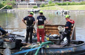 Vlottrekken plantenschuit megaklus Nieuwe Haven Schiedam