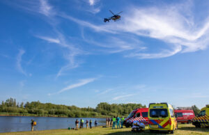 Delftse duikploeg ingezet bij zoektocht naar persoon te water Kandelaarweg Schiedam