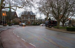 Wegen urenlang dicht in verband met groot oliespoor Vlaardingen