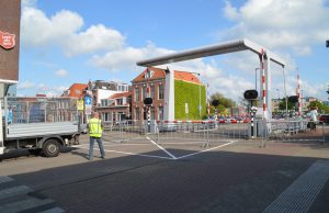 Brugdek valt naar beneden en zorgt voor luide knal P.C. Hooftlaan Maassluis