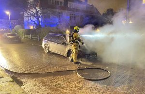 Auto in brand gestoken Koekoeklaan Den Haag