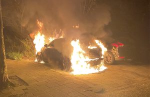 Buitenbrand blijkt fikse autobrand te zijn Latijns-Amerikalaan Delft