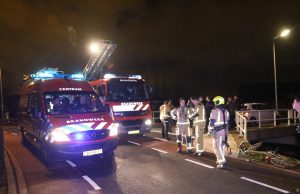 Hulpdiensten rukken uit voor fiets in sloot Geestweg Naaldwijk