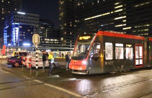 Tram botst op personenauto Bezuidenhoutseweg Den Haag