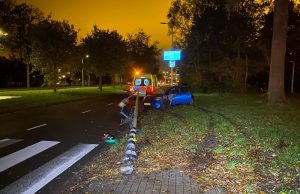 Automobilist ramt lichtmast Lozerlaan Den Haag
