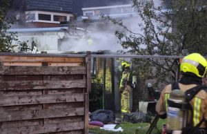 Flinke schuurbrand in achtertuin Gerrit van Heemskerkstraat Naaldwijk
