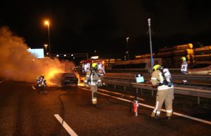 Auto volledig uitgebrand op de A4
