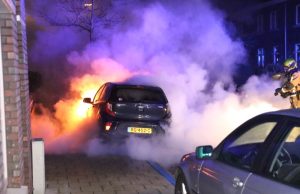 Auto in brand gestoken Paradijsstraat Voorburg