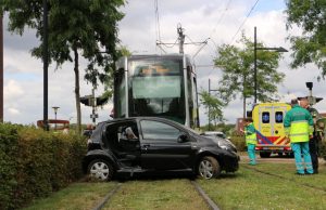 Vrouw zwaargewond na aanrijding met tram Vossenburg Barendrecht