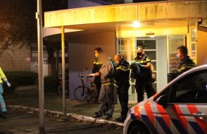 Man gaat door het lint in flat Leliestraat Naaldwijk
