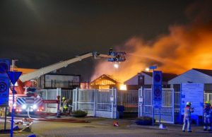 Zeer grote brand bij kringloopwinkel Zekkenstraat Hoek van Holland