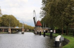 Reineveldbrug in storing, verkeerschaos in Delft