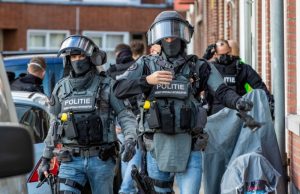 Inval in woning na vuurwapenmelding Rotterdamsedijk Schiedam