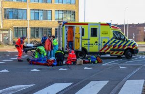 Vrouw gewond na aanrijding met auto Rochussenstraat Rotterdam