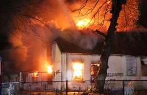Zeer grote brand in leegstaand gebouw Julialaantje Rijswijk