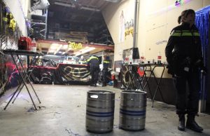 Politie beëindigt illegaal nieuwjaarsfeest in bedrijfspand Ambachtstraat Naaldwijk