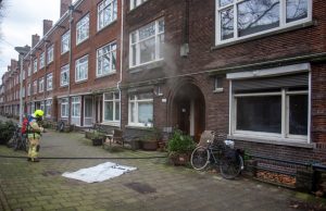 Flinke rookontwikkeling bij woningbrand Mathenesserdijk Rotterdam