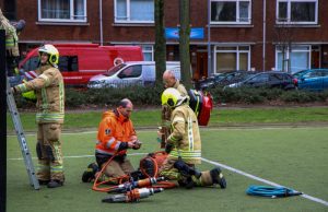 Jongen klem in doel op speelveldje Poolsestraat Rotterdam