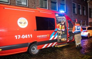 Politie redt vrouw uit de haven Korte Haven Schiedam