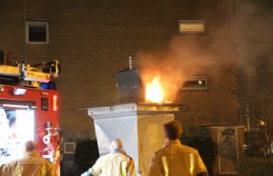 Flinke brand in ondergrondse container Balistraat Delft