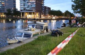 Man aangehouden na brandstichting op boot Neherkade Den Haag