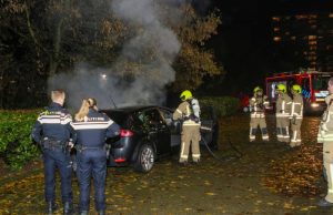 Brandstichting in auto Dillenburgsingel Vlaardingen
