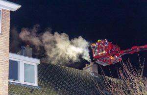 Brandweer “blust” schoorsteenbrand met ramoneur Stadhouderslaan Schiedam