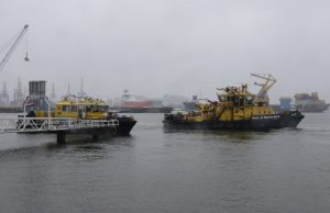 Grote brand aan boord van een schip Waalhaven Rotterdam