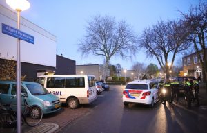 Politieauto aangereden na incident Albert Verweylaan Delft