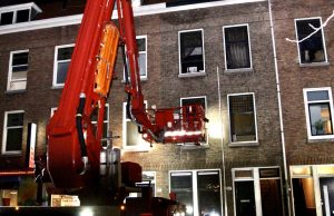 Brandweer heeft woningbrand net op tijd onder controle Celciusstraat Schiedam