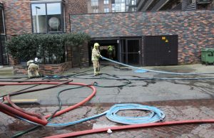 Grote brand in parkeergarage nabij woningen Vuurplaat Rotterdam