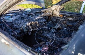 Geparkeerde auto uitgebrand Ambonlaan Vlaardingen
