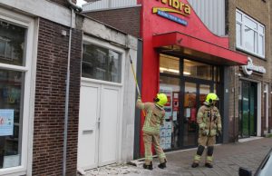 Stucwerk gevel valt naar beneden Groenelaan Schiedam