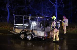 Aanhanger brandt volledig uit Daal en Bergselaan Den Haag