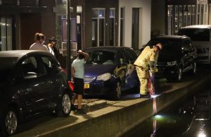 Nachtelijke inzet van brandweer voor te water geraakte autosleutel Oosteinde Delft