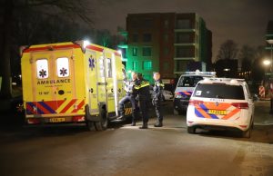 Vrouw steekt man in arm Claudius Civilislaan Vlaardingen