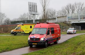 Groot alarm voor scootmobiel in water Broekkade Vlaardingen