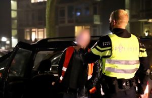 Alcomobilist klapt achterop voorganger Meppelweg Den Haag