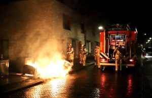 Brandweer rukt met spoed uit voor buitenbrand Raaltestraat Den Haag