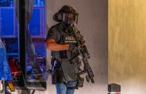 Arrestatieteam valt woning binnen Dwarsstraat Schiedam