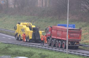 Afrit Rijswijk afgesloten door vrachtwagen met pech A4 Rijswijk