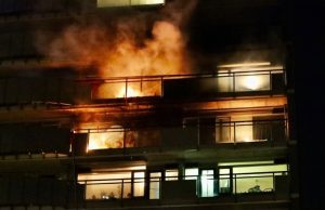 Grote uitslaande brand in flat Ameidestraat Rotterdam