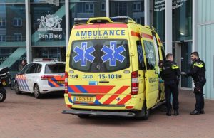 Hulpdiensten rukken groots uit voor melding steekincident Stadsdeelkantoor Escamp Leyweg Den Haag