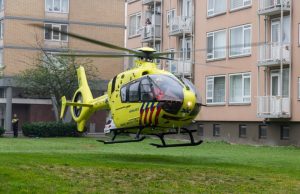 Traumahelikopter ingezet voor medische hulp Mgr. Nolenslaan Schiedam