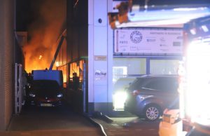 Flinke brand naast bedrijfspand Cort van der Lindenstraat Rijswijk