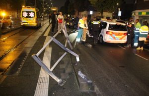 Dronken automobilist knalt op tramhalte Jan van der Heijdenstraat Den Haag