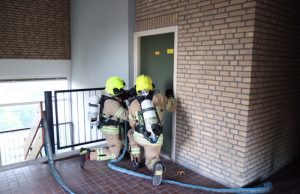 Brandweer oefent grote brand in flat Lisztplein Schiedam