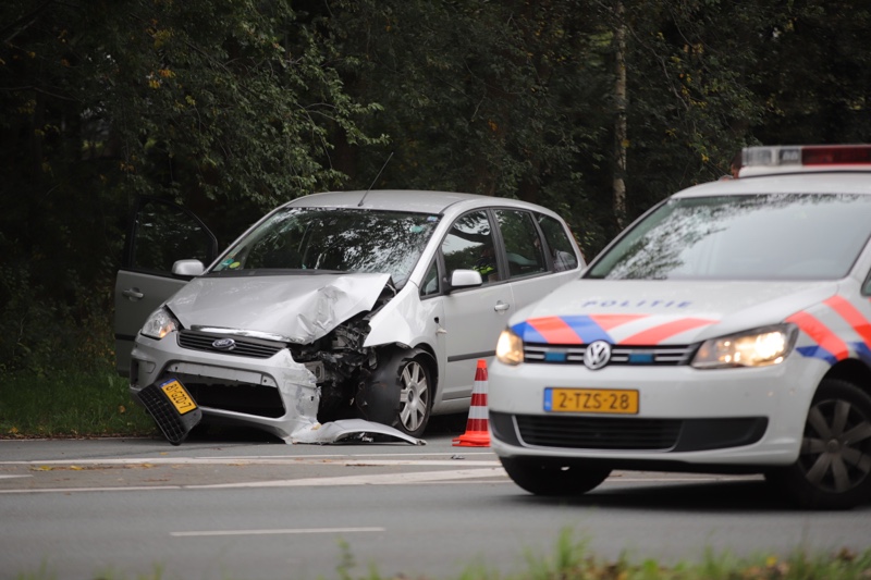 Automobilist Knalt Op Lichtmast Professor B.M. Teldersweg Den Haag ...