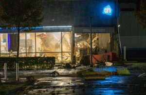 Winkelgevel weggeblazen na plofkraak Dr. Wiardi Beckmansingel Vlaardingen