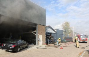 Brand in loods van spuiterij Marconistraat Vlaardingen